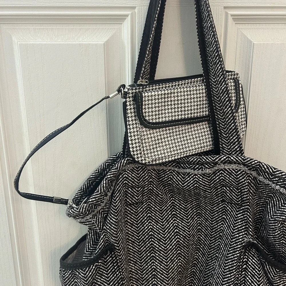 Thirty-One Black and White Chevron Tote - Picture 9 of 11